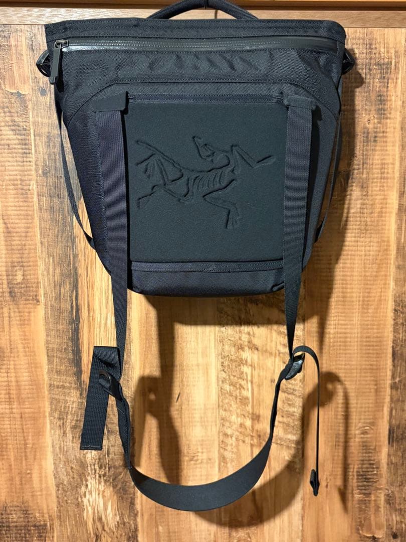 新品同様 ARC'TERYX アークテリクス／ARRO8 アロー8 ブラック