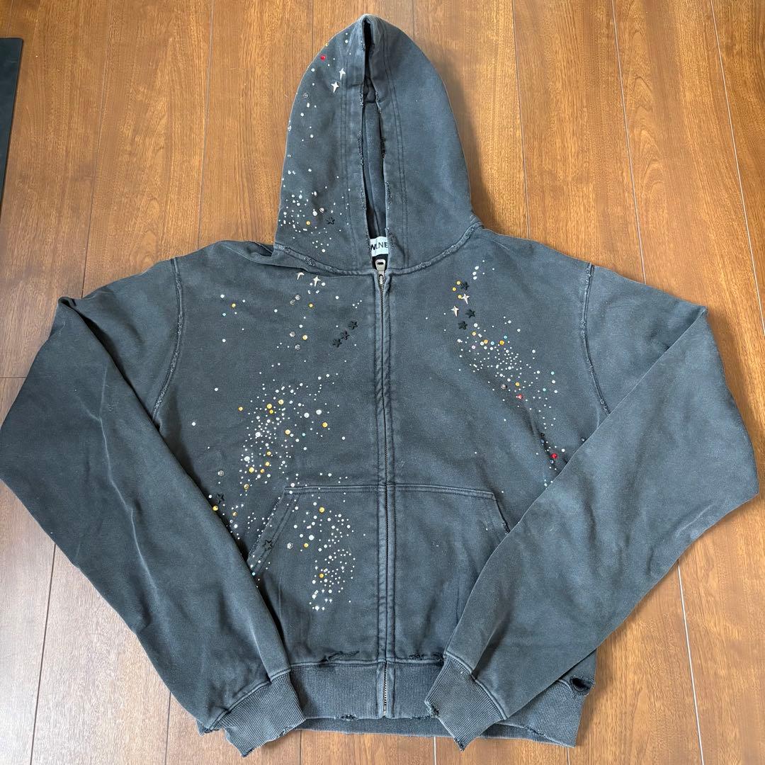 G.E.E.Kラインストーンジップパーカー 短丈 - メルカリ