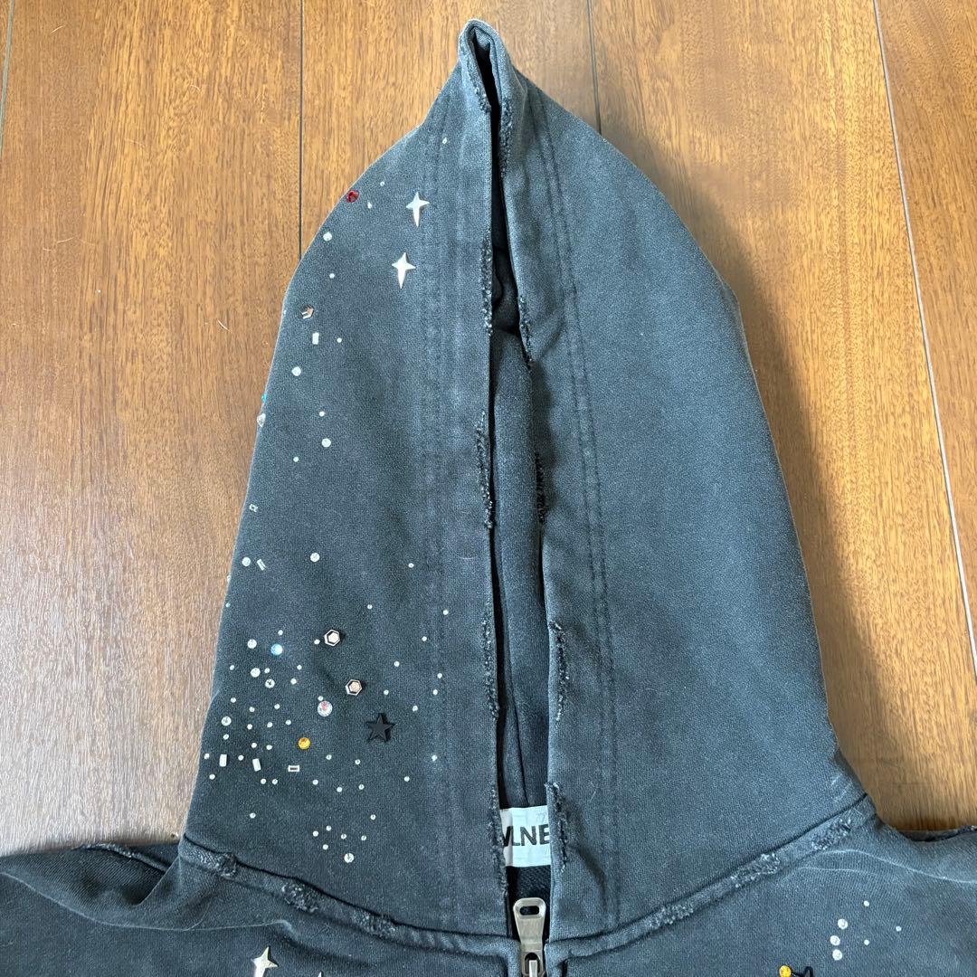 G.E.E.Kラインストーンジップパーカー 短丈 - メルカリ