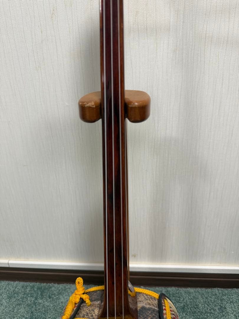 良き音色・良き見た目　沖縄三線　縞黒檀　真壁　人工皮　三線本体