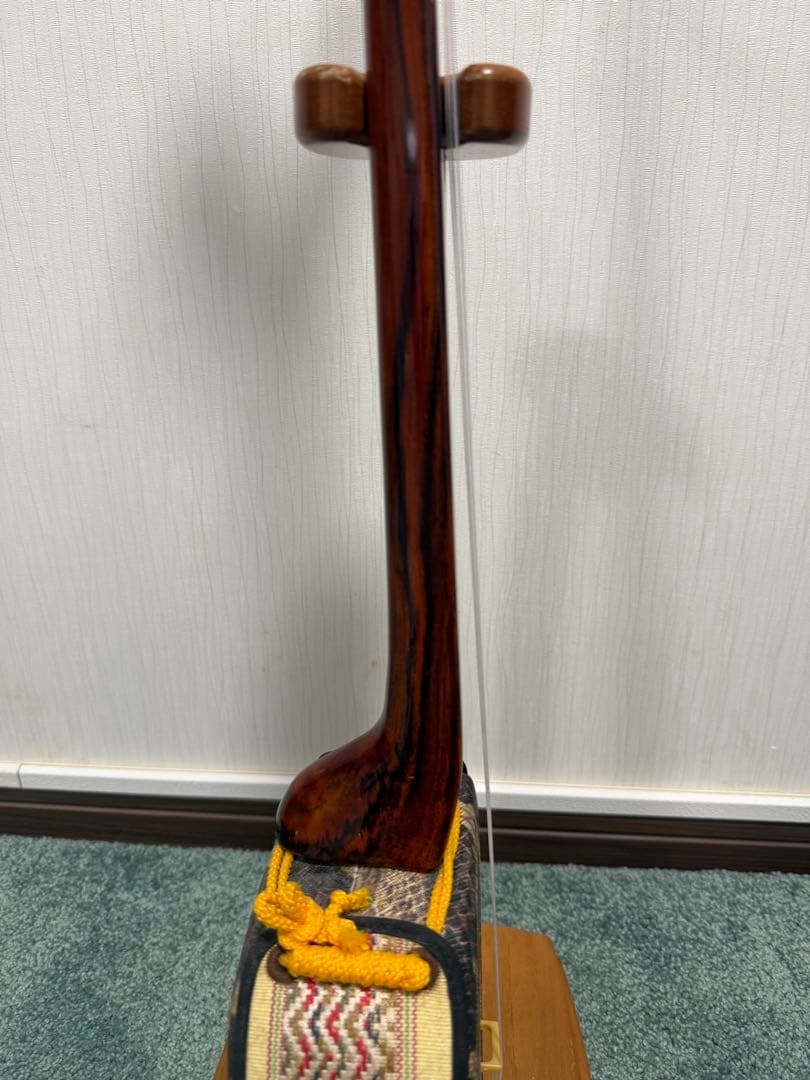 良き音色・良き見た目　沖縄三線　縞黒檀　真壁　人工皮　三線本体