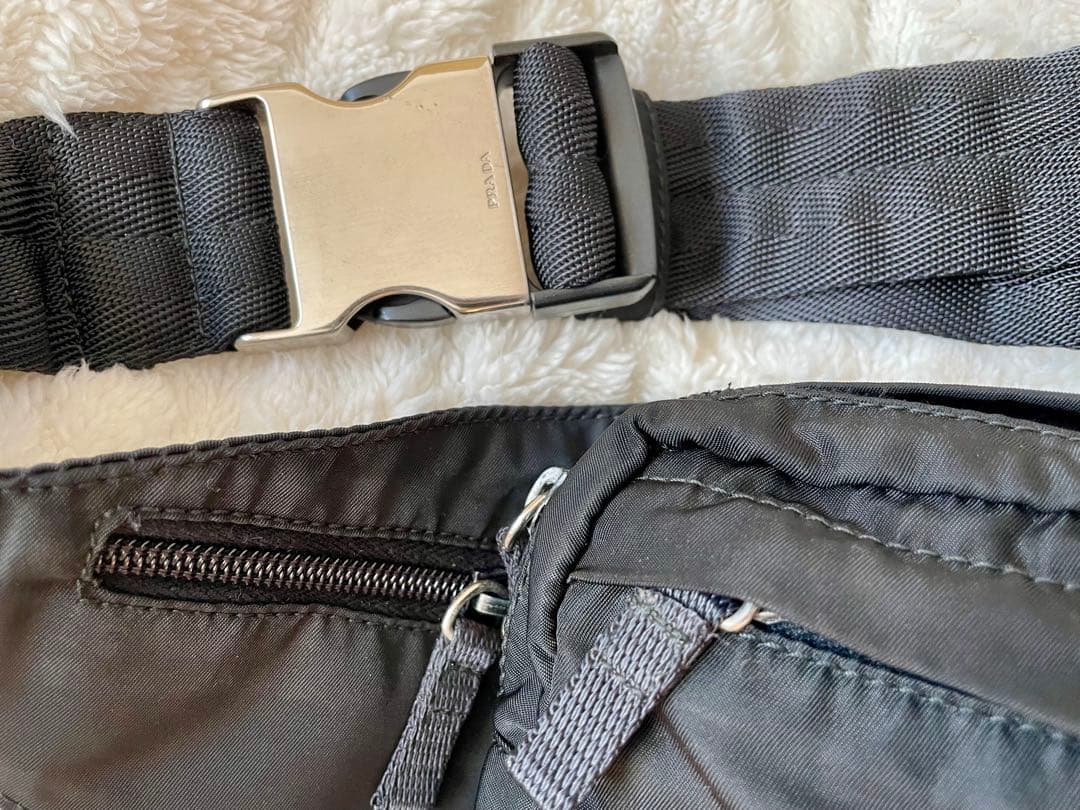 【美品】PRADAプラダ ボディバッグ ウエストポーチ 三角ロゴ ナイロン 黒