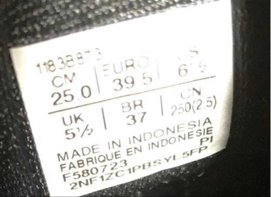 10時まで限定価格　オニツカタイガー　デレシティ　 オールブラック　スニーカー