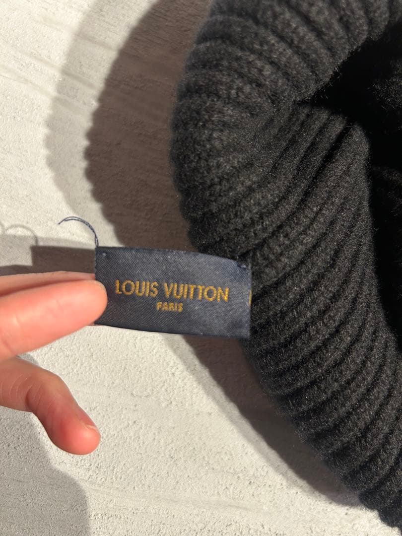 シーズンオフのため値下げ Louis Vuitton 黒 ニット帽