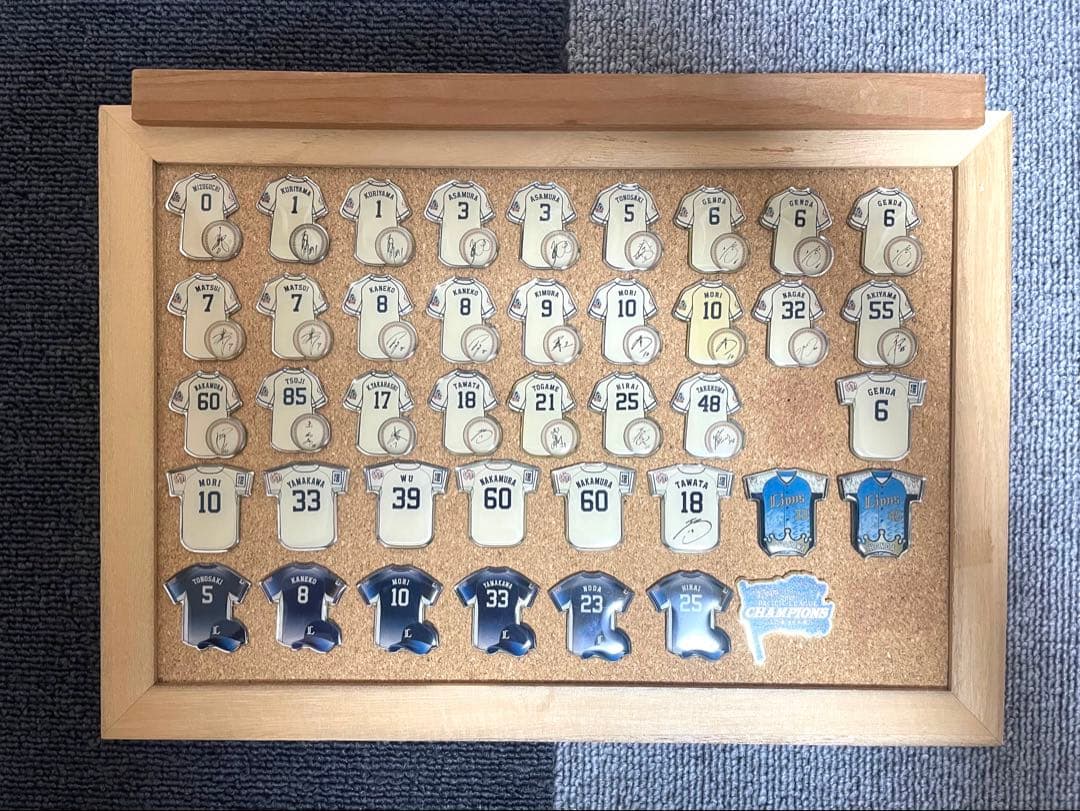 ライオンズ ユニフォーム型 ピンバッジセット 112個 希少品