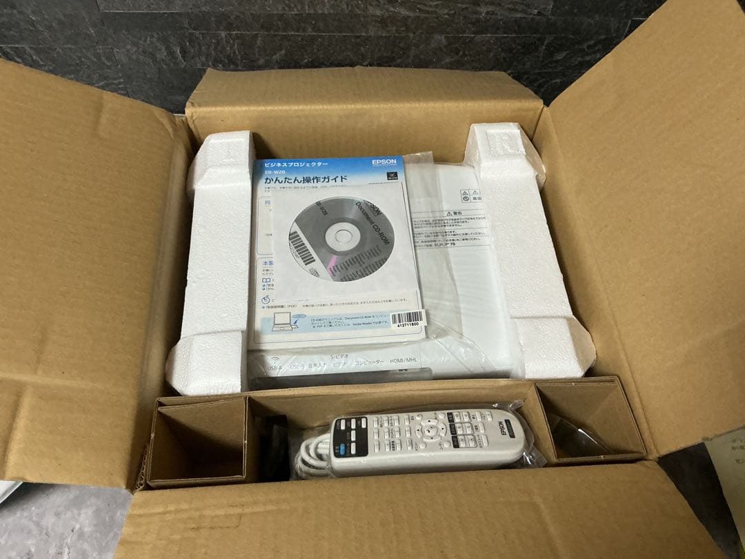 EPSON プロジェクター EB-W28 新品 未使用 開封済み