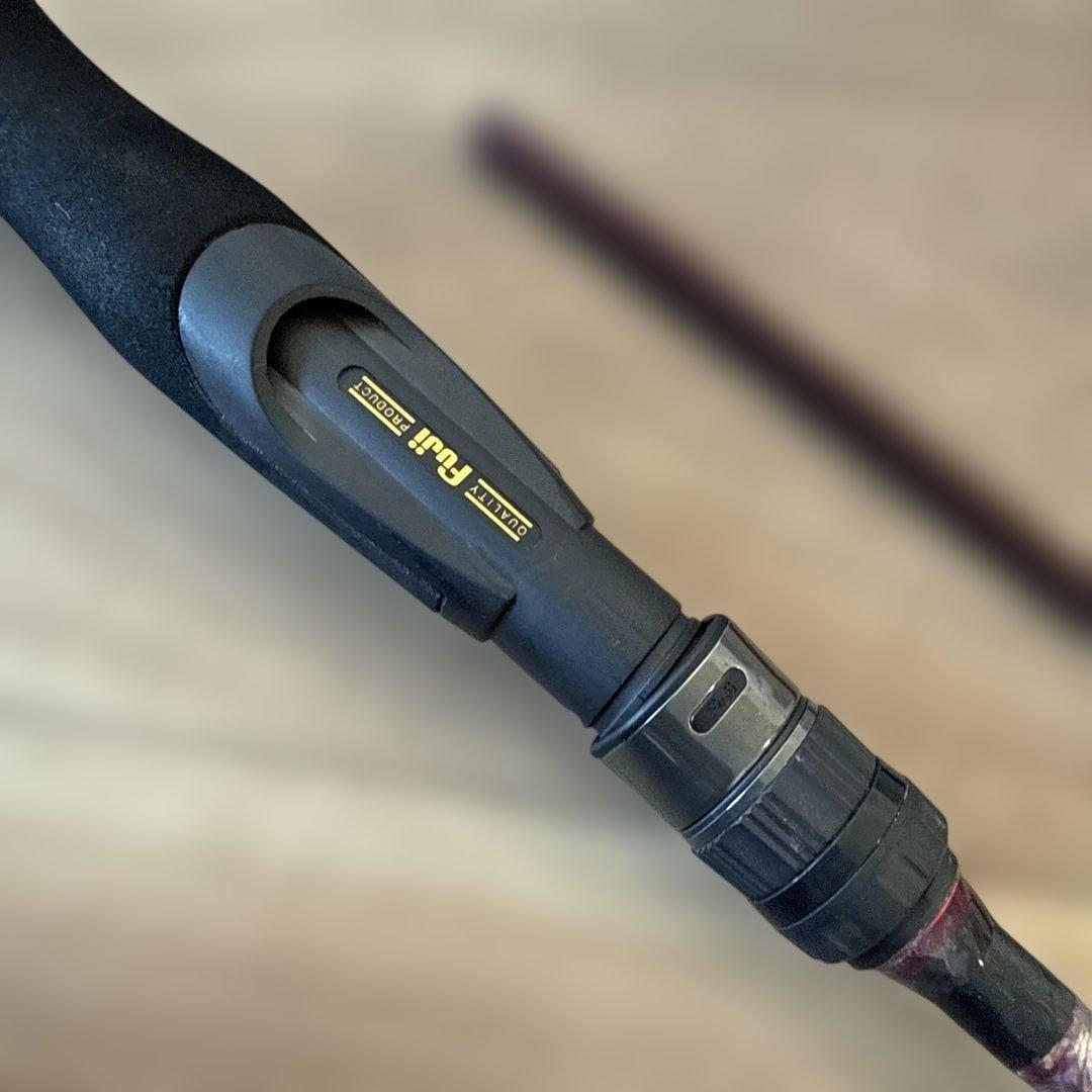 硬調紅月　ヘラ竿をヘチ竿に改造した竿となります　2.6m