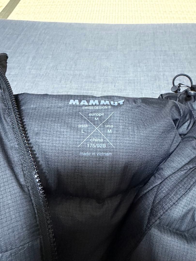 MAMMUT ブラック ダウンジャケット