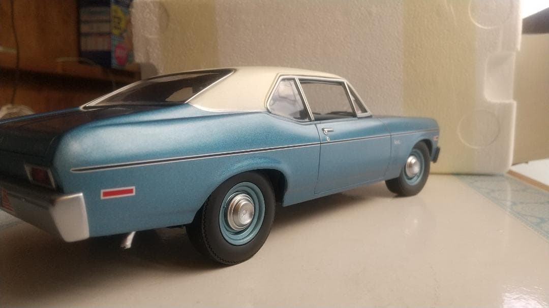 1/18 ビバリーヒルズコップ シボレー ノヴァ