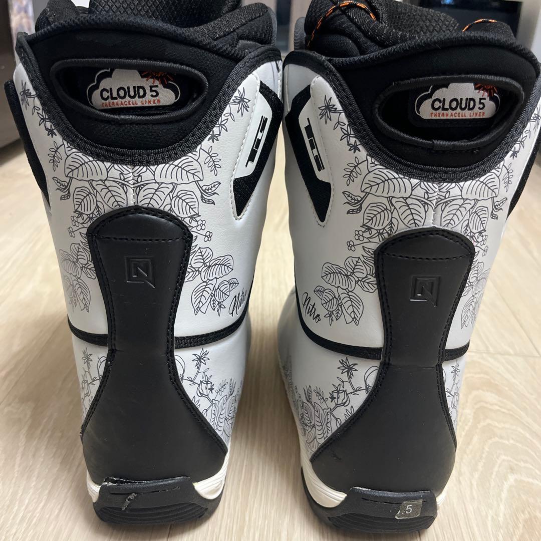 NITRO FUTURA TLSスノーボードブーツ　女