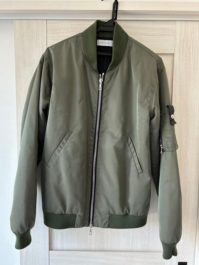 John Elliott MA1オリーブ サイズ2 クリーニング済み 値下げ