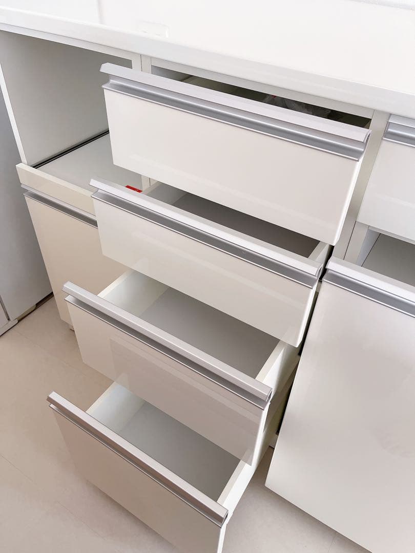 【送料込】新品未使用ニトリシステムキッチン・チェルシー食器棚・キッチンボード