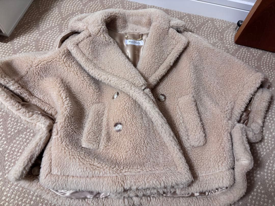 MaxMara マックスマーラ ADESSO テディベア ケープ ハンガー付 - メルカリ