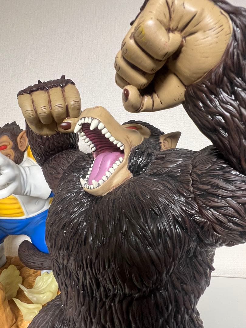 大人気！大猿フィギュア三体セット！大猿クリアディスプレイ付き