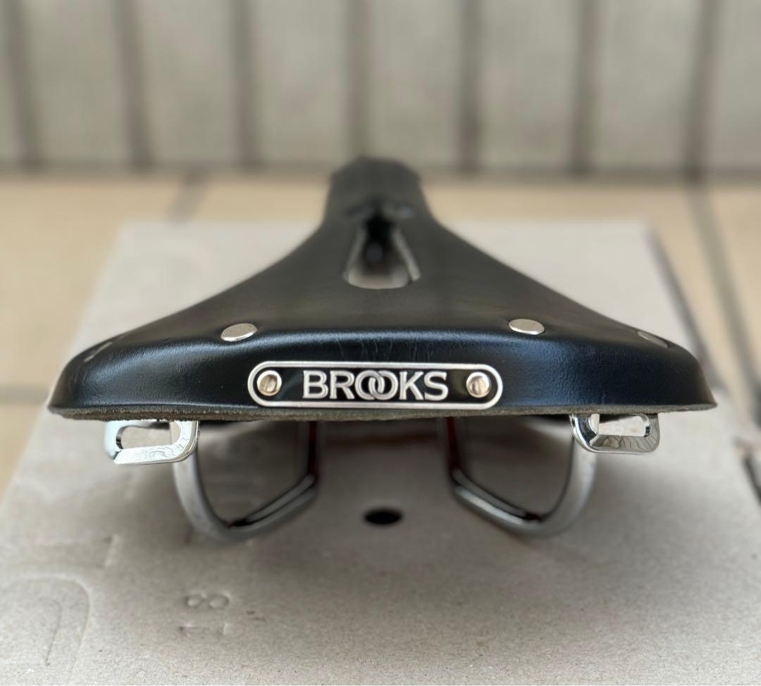 Brooks B17 Short Carved ブラック