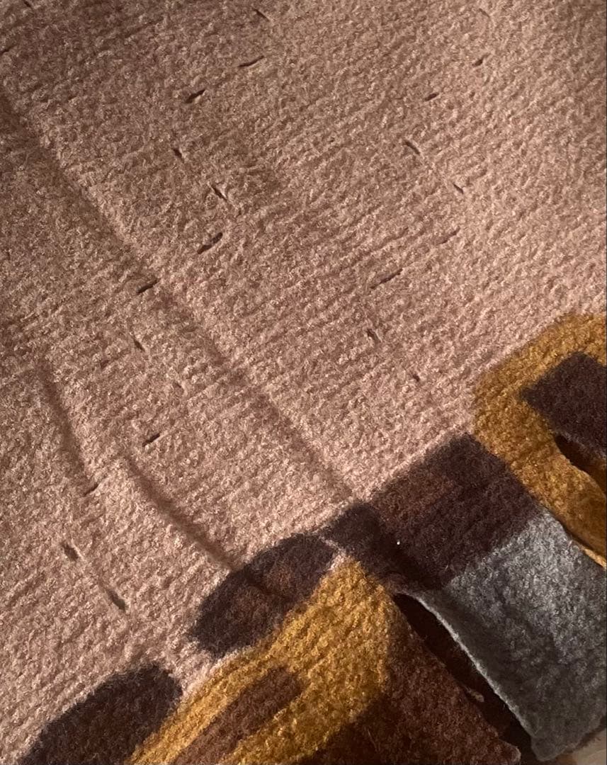 ヨーガンレール☆圧縮フェルト☆透かし模様☆ランダムなフェルト柄が素敵なストール