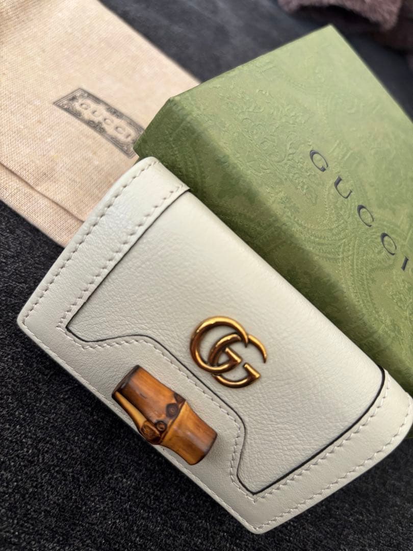 GUCCI ホワイトレザーキーケース