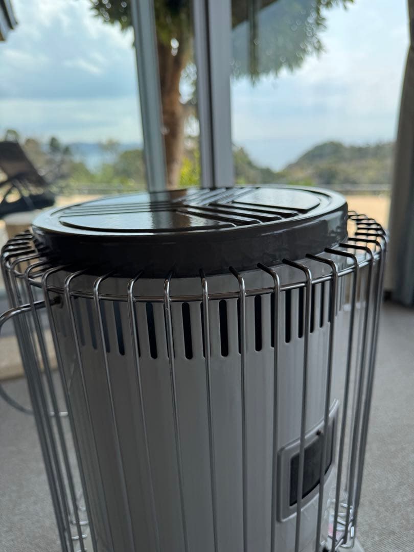 【2023年製】トヨトミ 対流形石油ストーブ KS-67H-W(五徳付き)