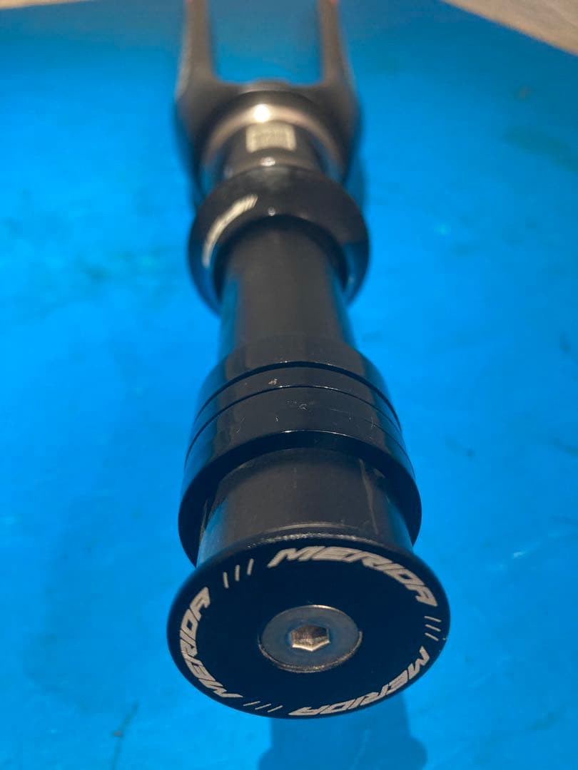 ❌◻️美品メリダ SCULTURA400フルカーボンフロントフォークヘッド