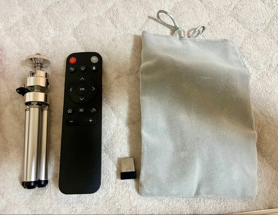 UENO-mon カベーニ　モバイルプロジェクター　T89