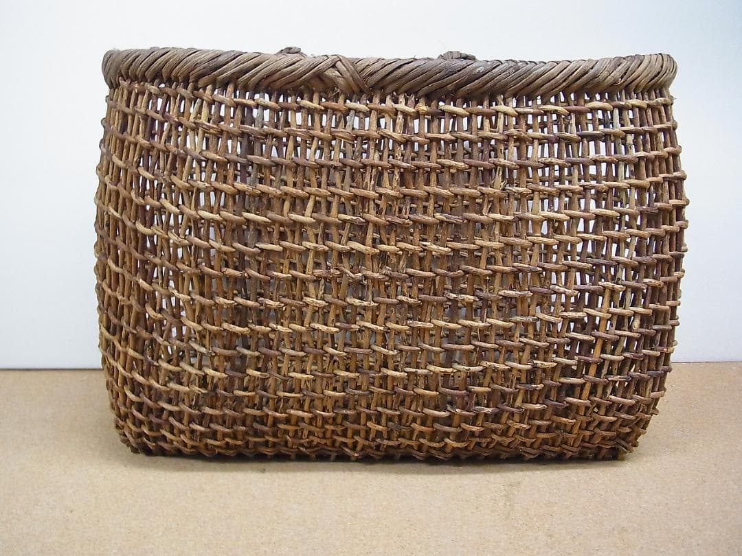 a*n様 昭和もの　アケビ　あけび籠　かご　縁葡萄の蔓？