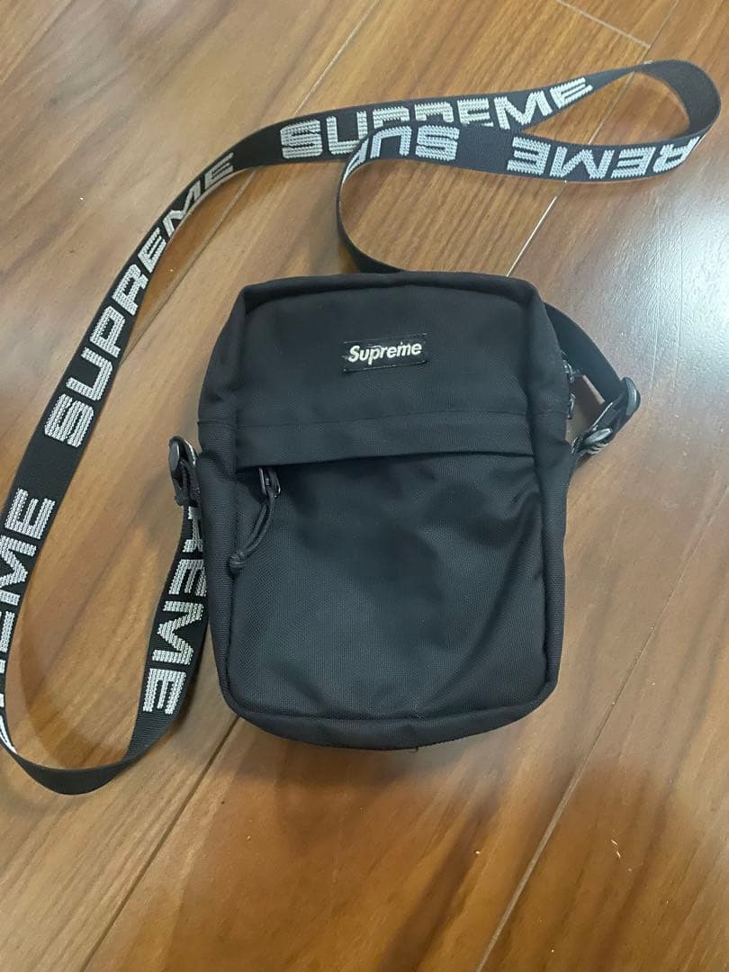 Supreme ブラック ショルダーバッグ　2018SS