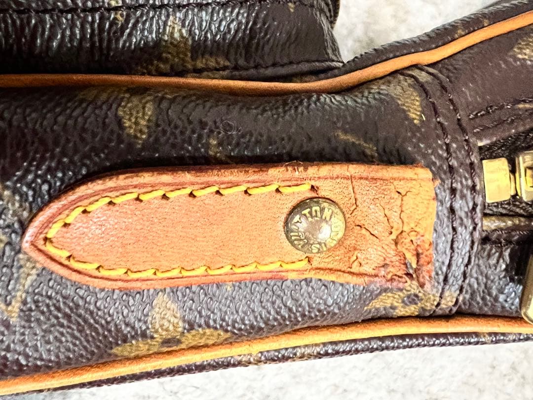 Louis Vuitton モノグラム ボディバッグ 2点 ポーチ 肩掛けの通販はau