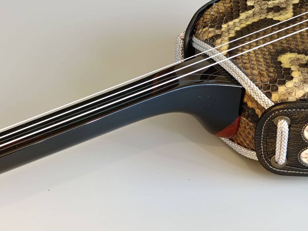 user_53e61e0e 志多伯開鐘写 名工内間直樹作 八重山黒木三線