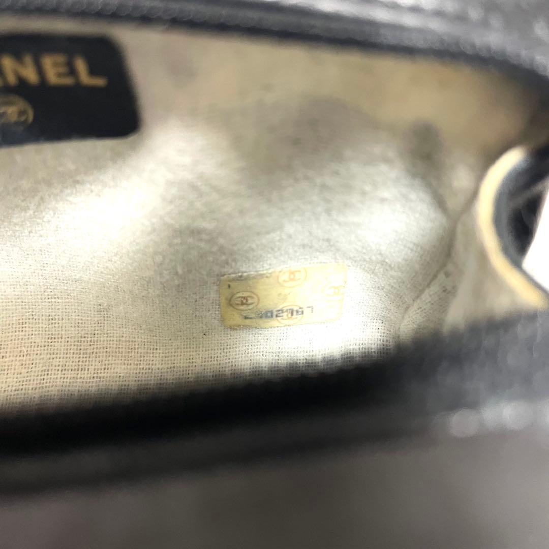 M*i様 【美品】シャネル ポーチ レザー ココマーク ゴールド金具 黒　シリア