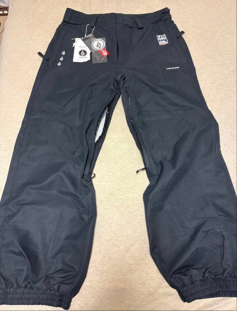 美品　VOLCOM スノーボードウェア 上下セット