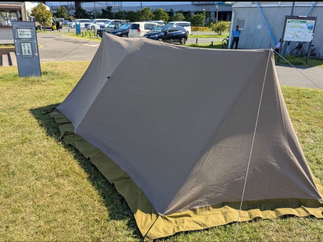 大型ベージュドーム型キャンプテント