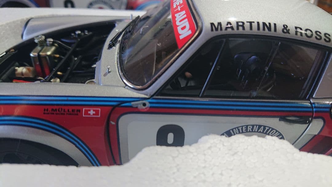 ミニカー 1/18 PORSCHE 911 CARRERA TURBO2.1