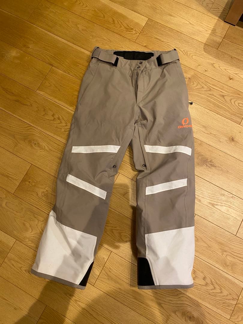 最終値下げ‼️オンヨネ スキーウェアセット（ジャケット＆パンツ） 2024製