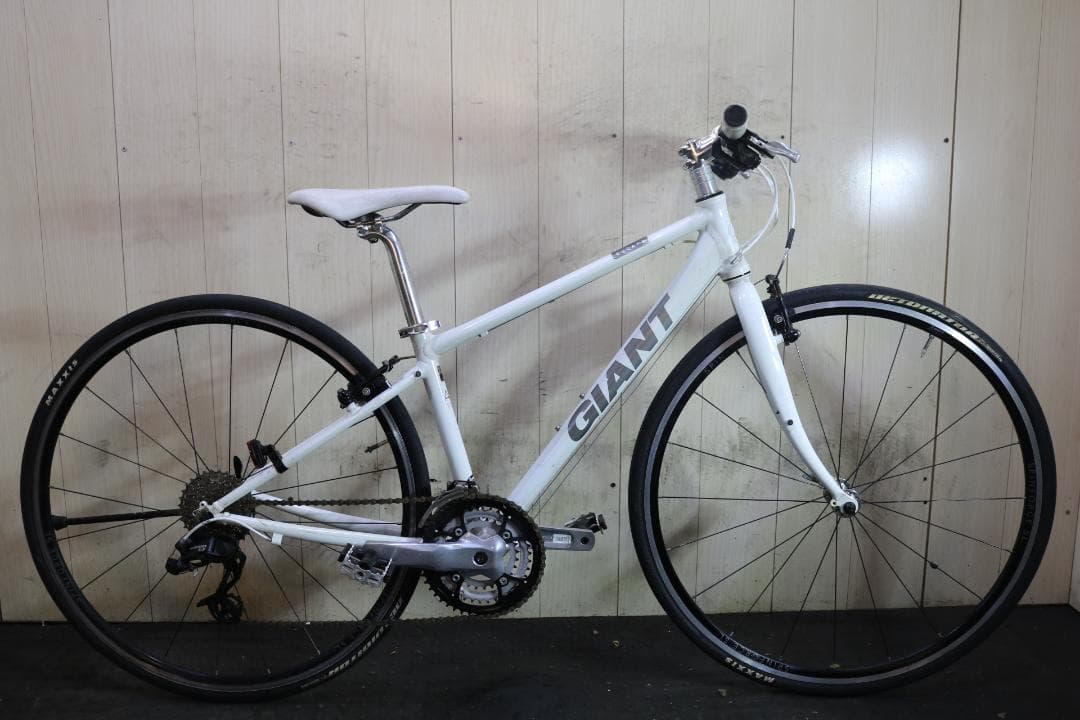 GIANT ESCAPE AIR 700C 軽量アルミ 24速 370mm 白色