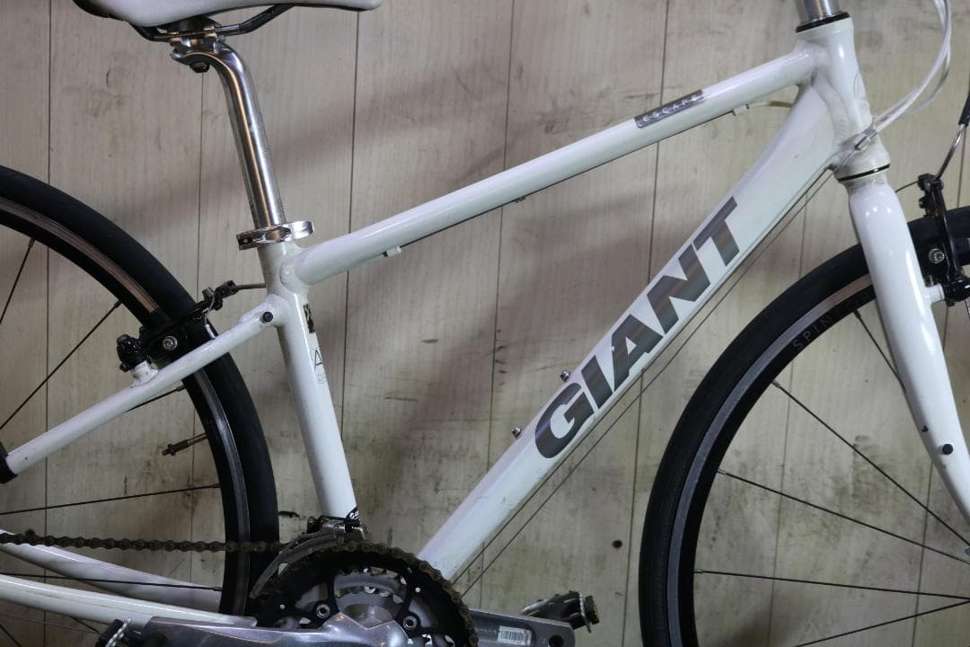 GIANT ESCAPE AIR 700C 軽量アルミ 24速 370mm 白色