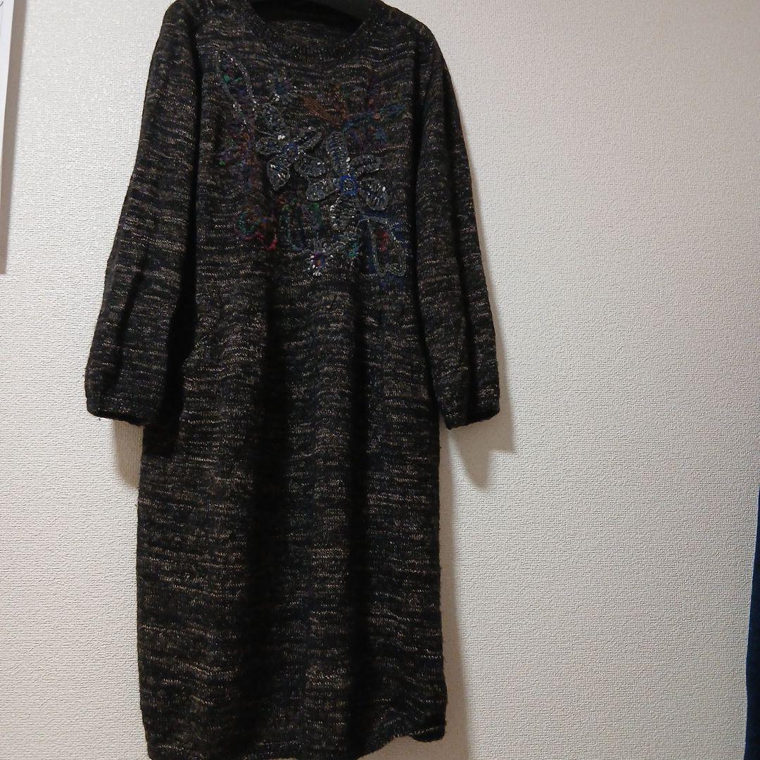 エム&キョウコ花柄刺繍 ニットワンピース 長袖 ブラックダークグレー混じり