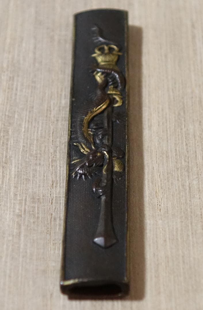 鍔 鐔 小柄 刀装具 武具 骨董【素銅魚々子地 高肉彫 鍍金 倶利伽羅龍図小柄】