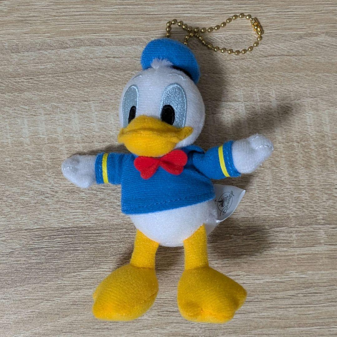 ドナルドダック ぬいぐるみ キーホルダー ディズニーストア - メルカリ