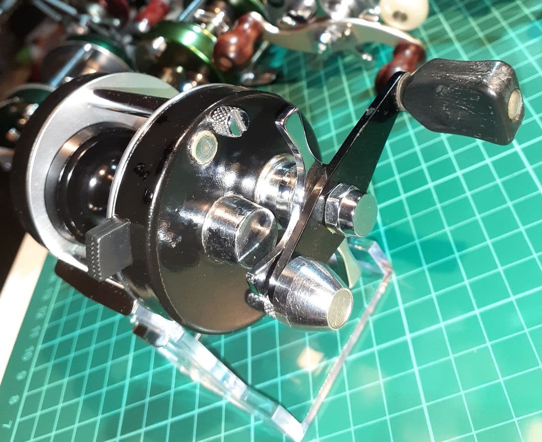 アブガルシア ABU アンバサダー2500C サイドカップ変更 - メルカリ