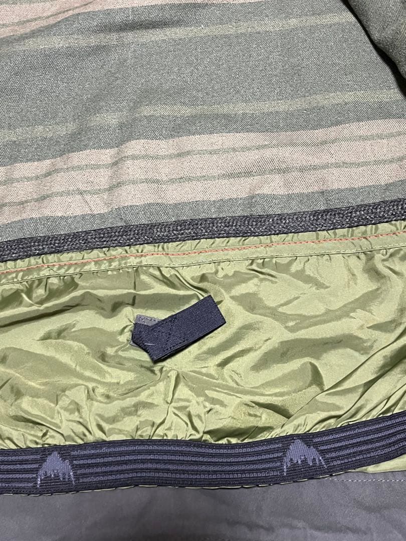 【大人気！】BURTON バートン オリーブ色 ジャケット スノボジャケット M