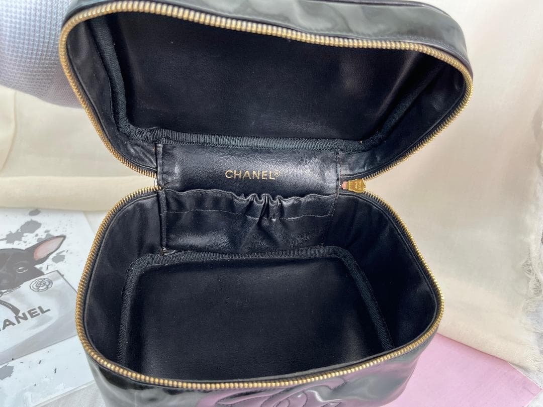 シャネル　ヴァニティ　バッグ　パテント　エナメル　化粧ポーチ ブラック　0249