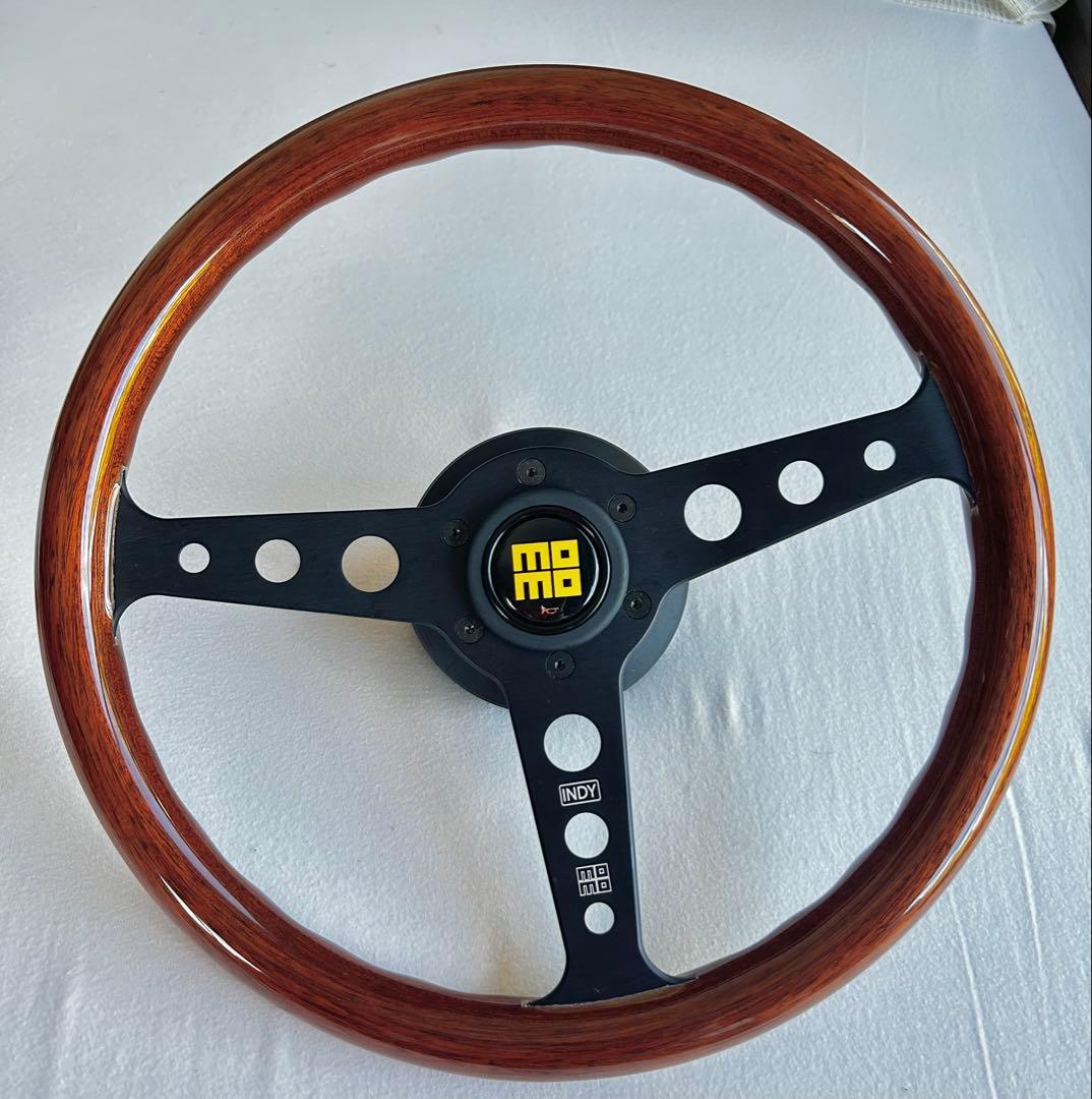 MOMO RACEステアリング・インプGRB装着ステアリングボス ホーンボタン