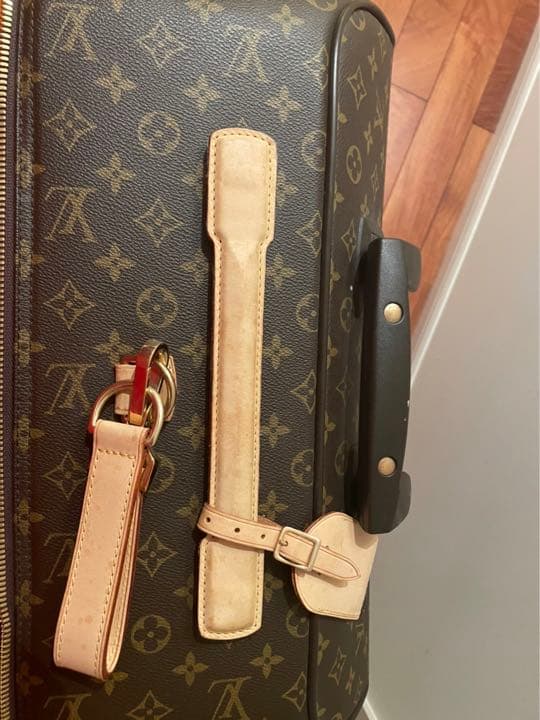 ルイヴィトン　キャリーケース
