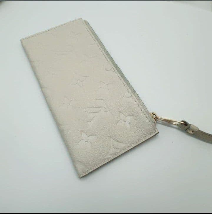 ルイヴィトンモノグラム長財布ホワイトレディース目立った傷や汚れなし送料無料