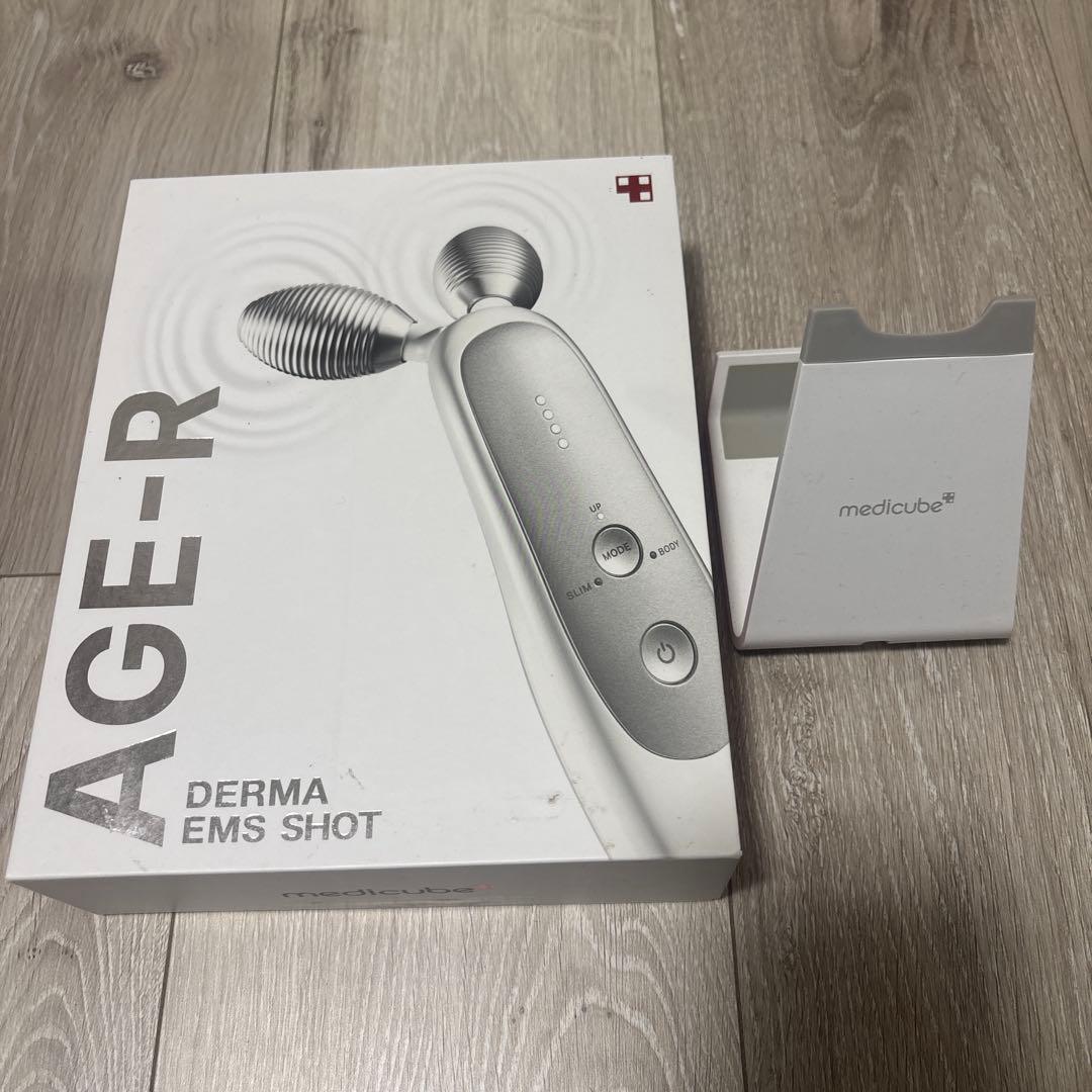 medicube AGE-R DERMA EMS SHOT メディキューブ美顔器 - メルカリ