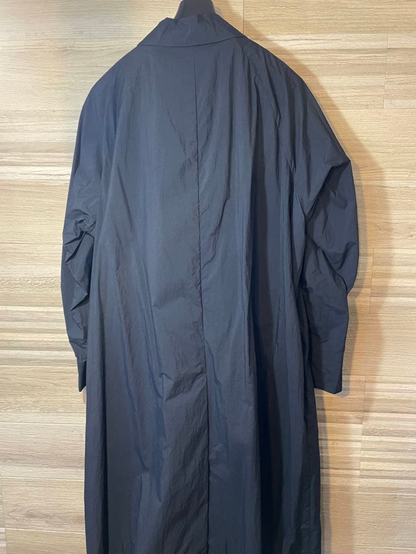 【タグ付き・2024年完売品】アンドワンダー 薄手 ステンカラーコート 黒 L