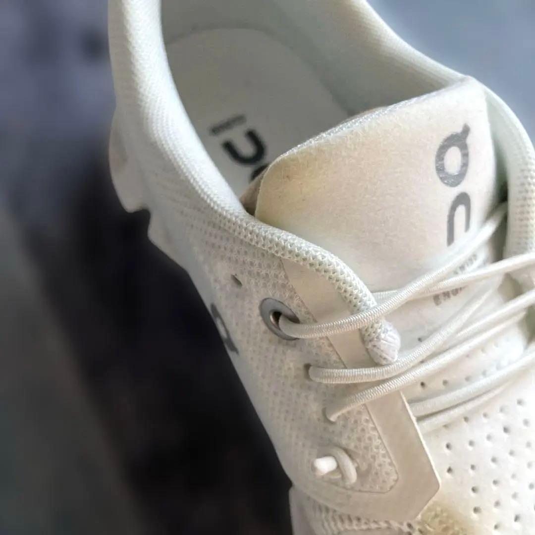 On Cloud 5 ホワイト スニーカー ★箱・付属紐付き