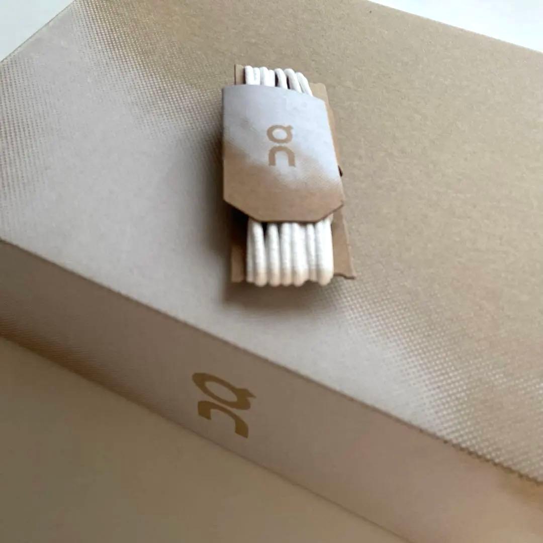 On Cloud 5 ホワイト スニーカー ★箱・付属紐付き