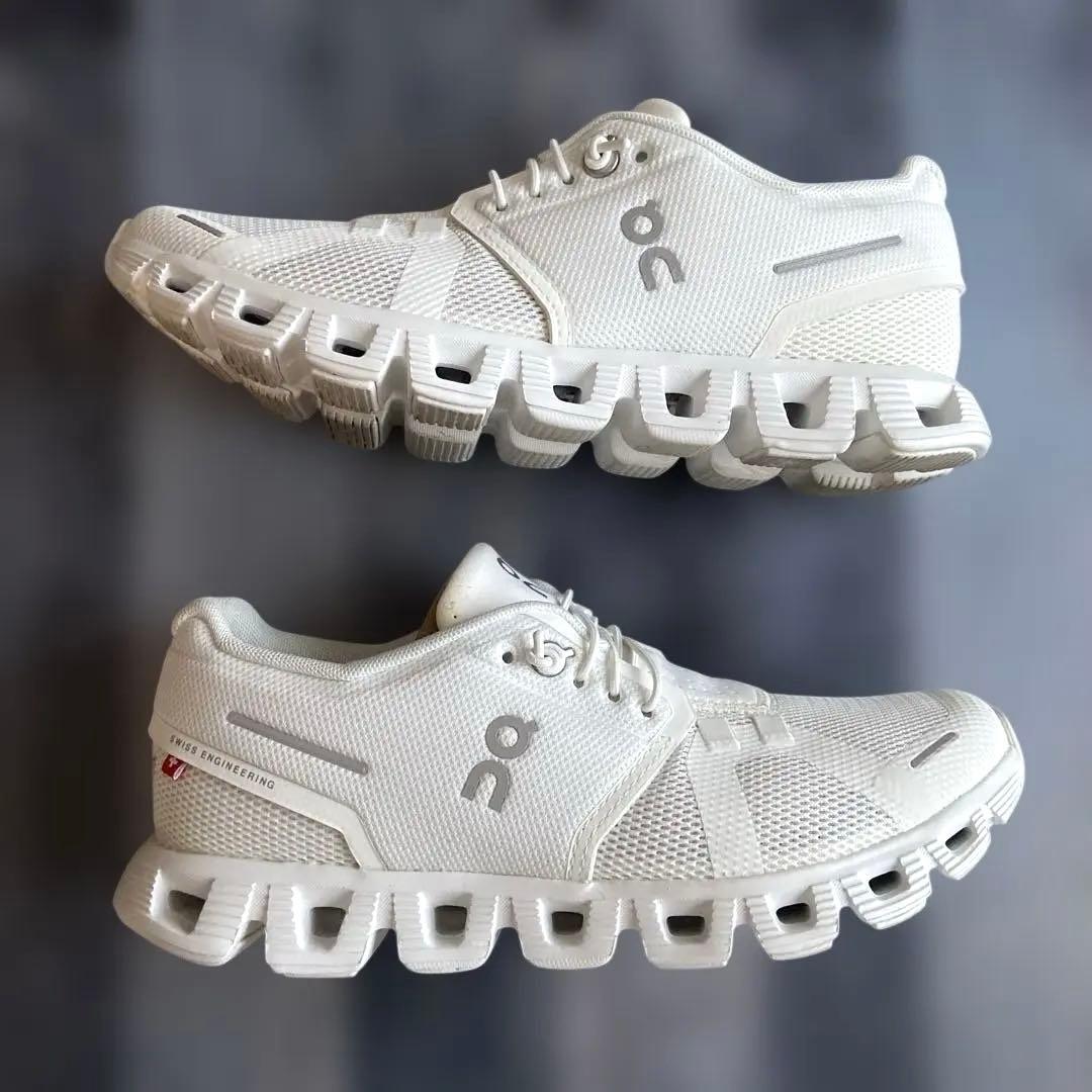 On Cloud 5 ホワイト スニーカー ★箱・付属紐付き