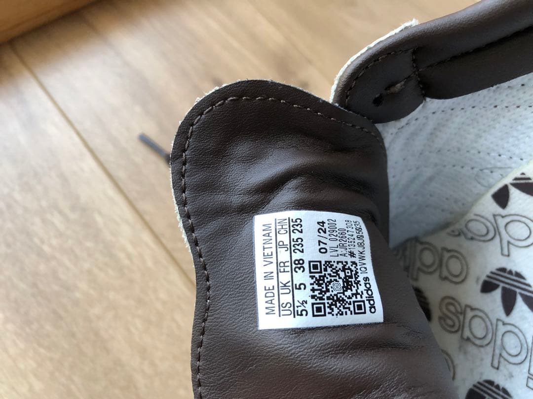 adidasサンバ　ベージュ